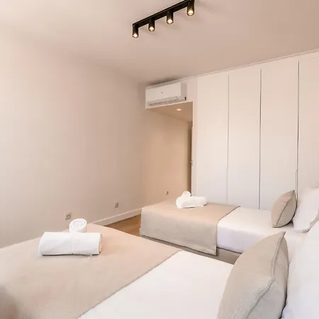 A2 Spacious & Stylish For 9 In Bica, Downtown Appartamento *