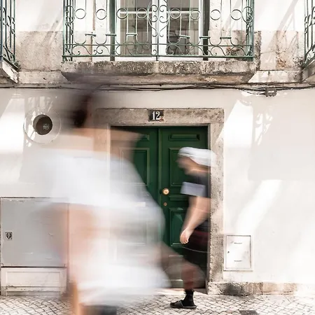 Appartamento A2 Spacious & Stylish For 9 In Bica, Downtown Lisbona