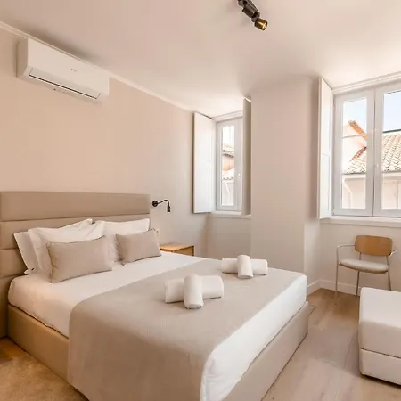A2 Spacious & Stylish For 9 In Bica, Downtown *