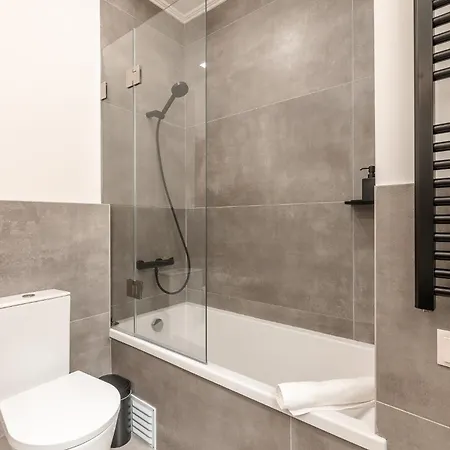 A2 Spacious & Stylish For 9 In Bica, Downtown * Lisbona