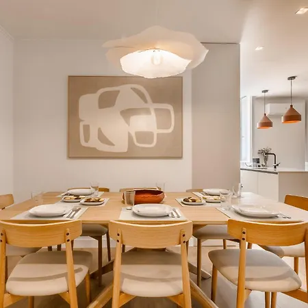 Appartamento A2 Spacious & Stylish For 9 In Bica, Downtown