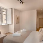 A2 Spacious & Stylish For 9 In Bica, Downtown *