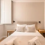 Apartment A2 Spacious & Stylish For 9 In Bica, Downtown