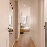 Apartment A2 Spacious & Stylish For 9 In Bica, Downtown