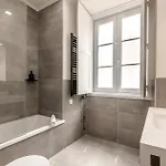Apartment A2 Spacious & Stylish For 9 In Bica, Downtown Lissabon