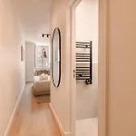 A2 Spacious & Stylish For 9 In Bica, Downtown Apartment
