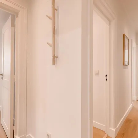 A2 Spacious & Stylish For 9 In Bica, Downtown 아파트