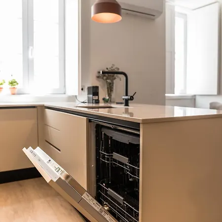 아파트 A2 Spacious & Stylish For 9 In Bica, Downtown *