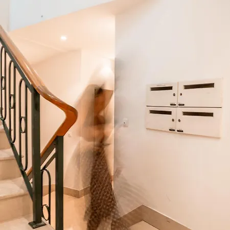 A2 Spacious & Stylish For 9 In Bica, Downtown * 리스본
