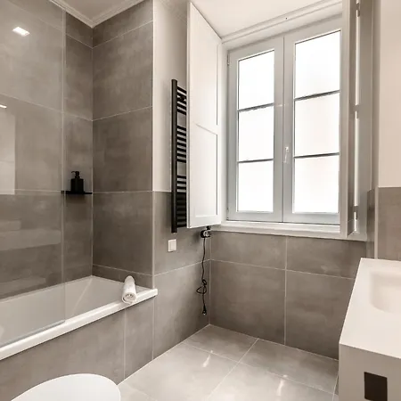 아파트 A2 Spacious & Stylish For 9 In Bica, Downtown 리스본