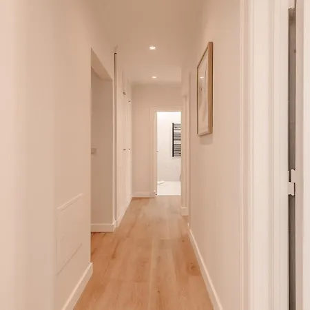 Adamastor II Spacious Luxury Apartment In Bica Downtown Lisbon