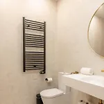 아파트 A2 Spacious & Stylish For 9 In Bica, Downtown *