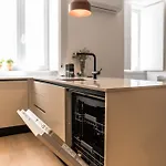 아파트 A2 Spacious & Stylish For 9 In Bica, Downtown *