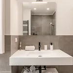 A2 Spacious & Stylish For 9 In Bica, Downtown *