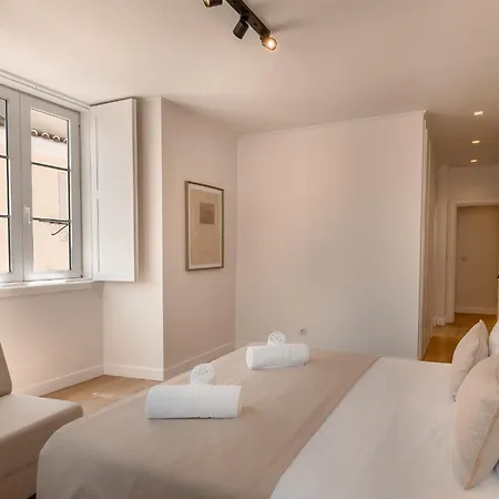 A2 Spacious & Stylish For 9 In Bica, Downtown *