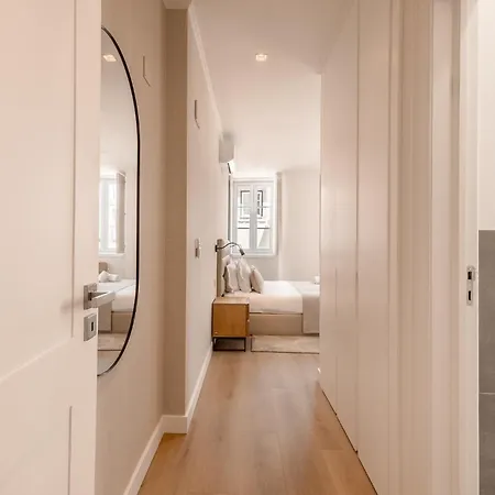 Appartement A2 Spacious & Stylish For 9 In Bica, Downtown