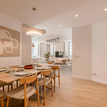Appartement A2 Spacious & Stylish For 9 In Bica, Downtown *